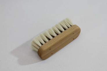 Preview: Handbürste 12 cm, geölt / Ziegenhaar weiß